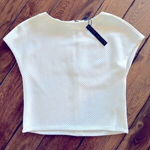 Alive and Olivia boxy white cap sleeve textured top XS